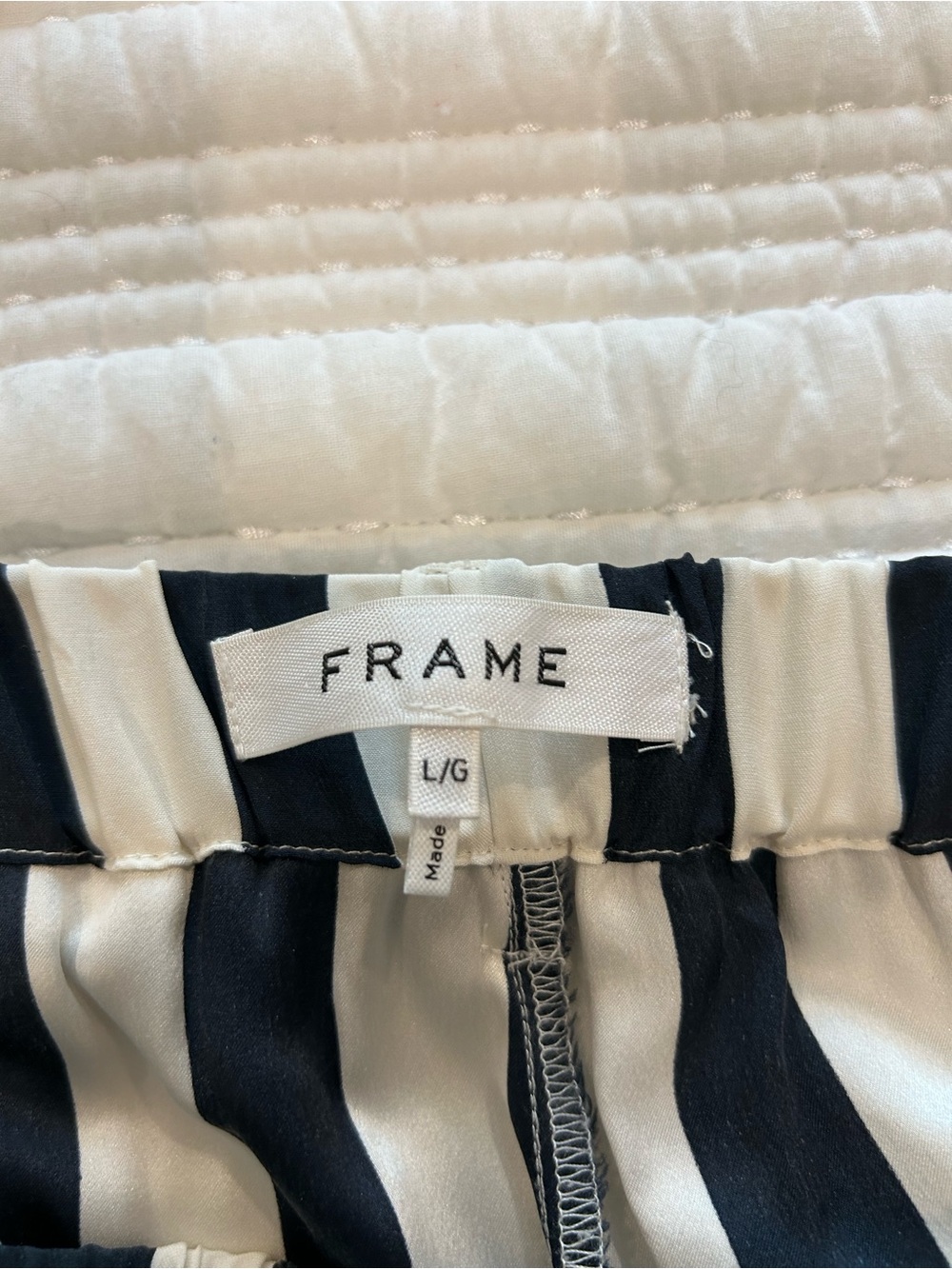 FRAME Silk Navy/Cream Wide Leg Belted Pants Size L - Picture 6 of 7